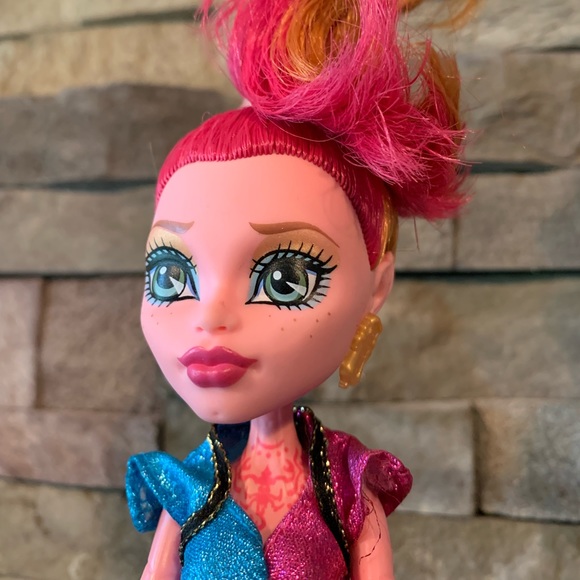 Monster High 13 Wishes Gigi Grant Doll - Picture 6 of 11